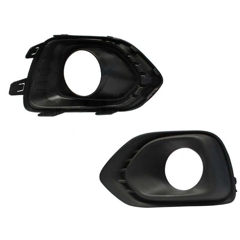 Rejilla izquierda con hoyo para faro aux de facia delantero (Sedan / hatchback)
